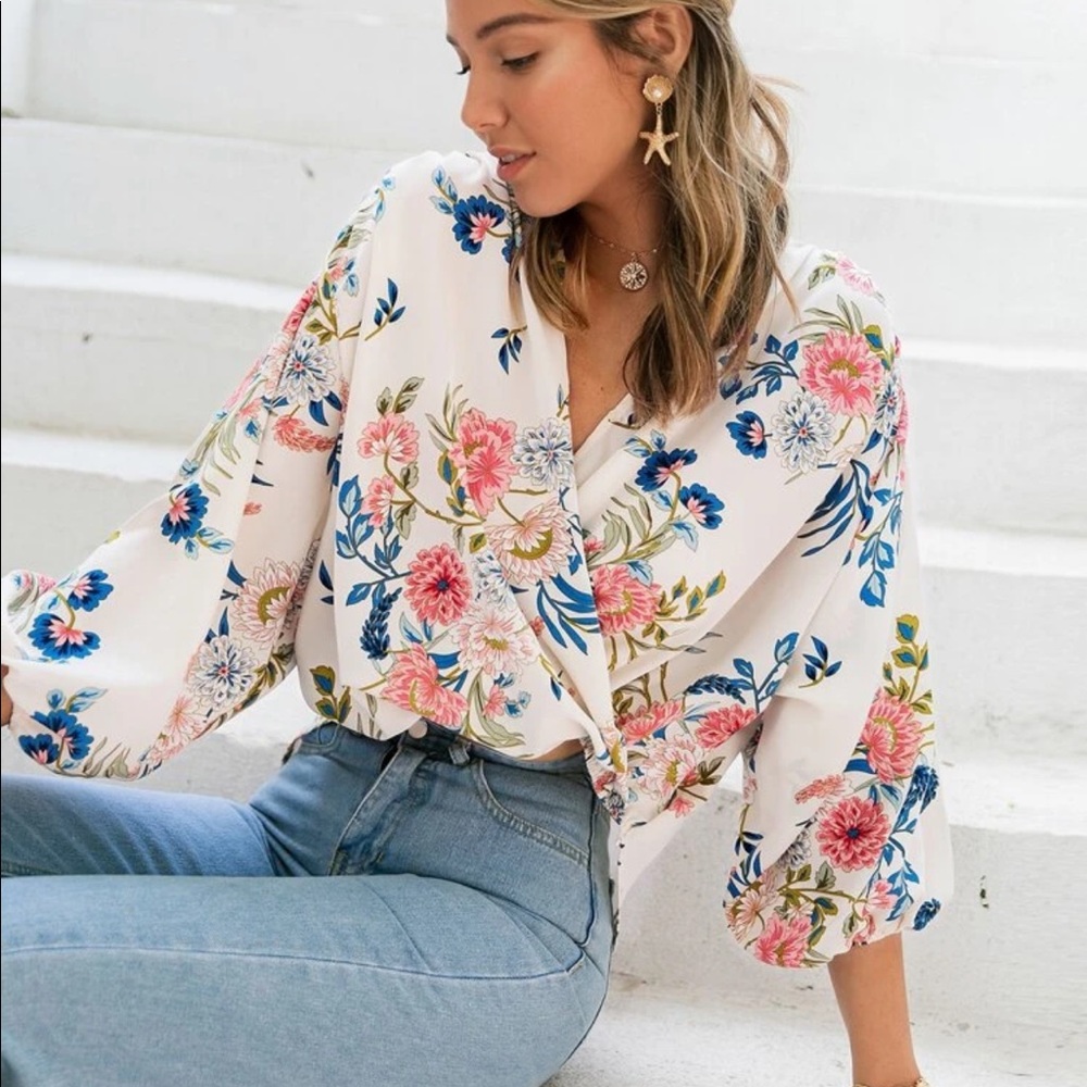 Floral print lantern long sleeve surplice crop top - Picture 2 of 9